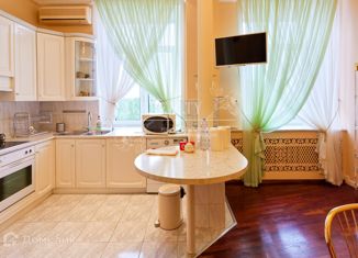 Сдам трехкомнатную квартиру, 140 м2, Москва, улица Серафимовича, 2, улица Серафимовича