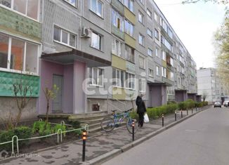 Продажа 2-комнатной квартиры, 50.6 м2, Калининград, улица Старшего Лейтенанта Сибирякова, 50