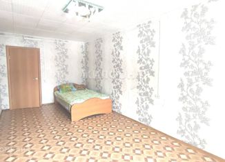 Продается 2-комнатная квартира, 54 м2, Кемеровская область, Коммунистическая улица, 3