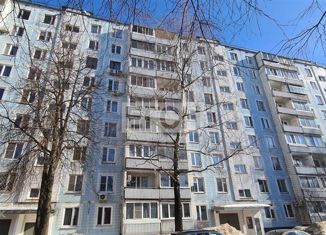 Продаю трехкомнатную квартиру, 60 м2, Москва, Голубинская улица, 7к5, метро Ясенево