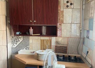 Продам 1-ком. квартиру, 21 м2, Евпатория, улица Мориса Тореза, 5