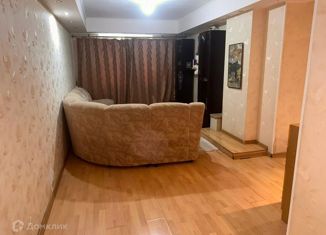 Продам 3-комнатную квартиру, 55 м2, Санкт-Петербург, 15-я линия Васильевского острова, 30, метро Василеостровская