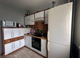 Двухкомнатная квартира на продажу, 56.1 м2, Челябинск, улица Братьев Кашириных, 154А
