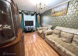 Трехкомнатная квартира на продажу, 70 м2, Адыгейск, Коммунистическая улица, 12