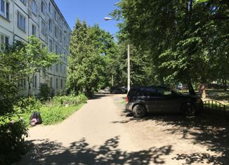 Продается 2-комнатная квартира, 46.8 м2, поселок городского типа Большие Вяземы, улица Институт, 2