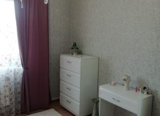 Продается двухкомнатная квартира, 45.5 м2, поселок Октябрьский, улица Макаренко, 61