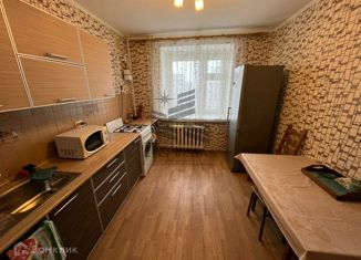 Сдам 1-ком. квартиру, 42 м2, Казань, улица Толбухина, 3, Советский район