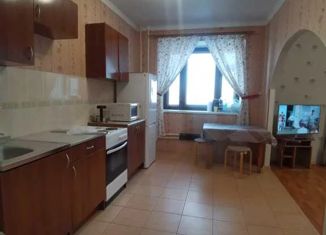 Сдам 2-ком. квартиру, 80 м2, Татарстан, улица Соловецких Юнг, 7