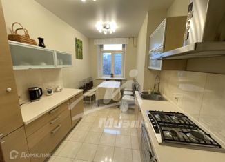 Продаю 3-ком. квартиру, 111 м2, Москва, Большая Филёвская улица, 21к4, метро Багратионовская