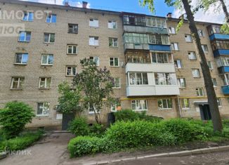 Продается 4-комнатная квартира, 61.3 м2, Смоленск, улица Октябрьской Революции, 36, Ленинский район