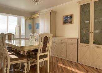 Продам 4-ком. квартиру, 94 м2, Нальчик, улица Шогенова, 16, район Дубки