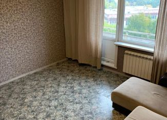 Продается 3-комнатная квартира, 63 м2, Кемеровская область, улица Свердлова, 2