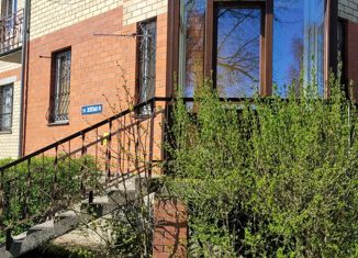 Продаю четырехкомнатную квартиру, 99 м2, Гурьевск, Зелёная улица, 14