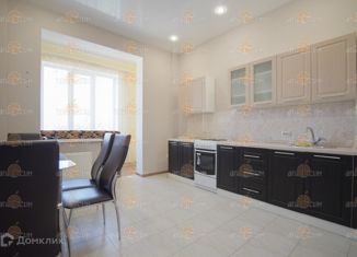 Сдается 2-ком. квартира, 65 м2, Ставрополь, улица Спартака, 2, микрорайон №3