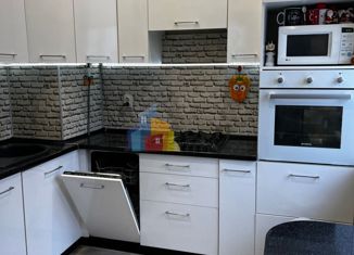 Продам 3-комнатную квартиру, 63 м2, рабочий поселок Первомайский, проспект Улитина, 21