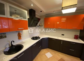 Сдам в аренду 1-ком. квартиру, 42 м2, Владимир, Юбилейная улица, 76А, район Доброе