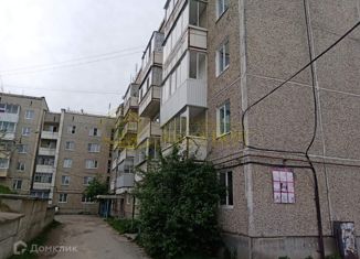 Двухкомнатная квартира на продажу, 51 м2, Дегтярск, Озёрная улица, 34
