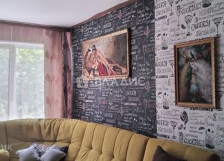 Продается трехкомнатная квартира, 55 м2, Санкт-Петербург, улица Симонова, 10к1, метро Парнас