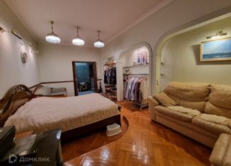 Продаю 3-ком. квартиру, 108 м2, Москва, улица Маршала Бирюзова, 4к1, улица Маршала Бирюзова