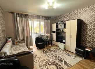 Продаю 2-ком. квартиру, 45 м2, Апшеронск, улица Макаренко, 7