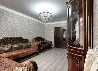 Продаю 4-комнатную квартиру, 98 м2, Нальчик, улица Атажукина, 4, район Предгорный