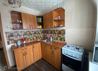 Продам 3-комнатную квартиру, 49 м2, Черногорск, проспект Космонавтов, 31А