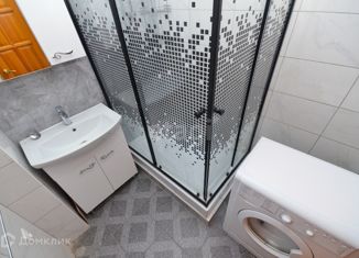 Сдается в аренду двухкомнатная квартира, 15 м2, Бердск, улица Островского, 63