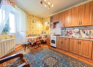 Двухкомнатная квартира на продажу, 72 м2, Петрозаводск, улица Калинина, 61, район Голиковка