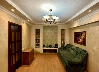 Продаю 4-комнатную квартиру, 63 м2, Батайск, Комсомольская улица, 64