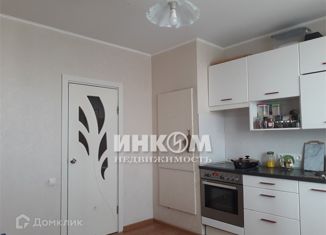 Продается 1-комнатная квартира, 53 м2, Москва, улица Богданова, 2к1, улица Богданова