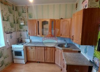 Сдаю 2-комнатную квартиру, 52 м2, Строитель, улица Жукова, 7