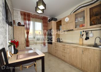 Продается 2-комнатная квартира, 55 м2, Екатеринбург, улица Барвинка, 26