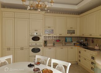 Продам 3-ком. квартиру, 131.6 м2, Санкт-Петербург, Парадная улица, 3к2, Парадная улица