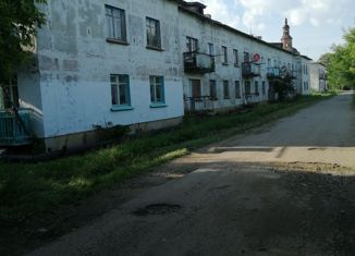 Продаю трехкомнатную квартиру, 63 м2, село Истобенск, улица Труда, 15