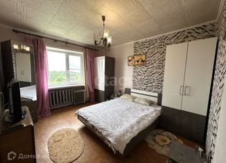 Продажа 2-ком. квартиры, 53.3 м2, поселок городского типа Угловка, Советская улица, 18