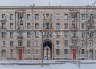 Продам 2-комнатную квартиру, 54 м2, Санкт-Петербург, улица Корнеева, 12, метро Кировский завод