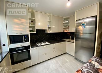 Четырехкомнатная квартира на продажу, 92 м2, Ростовская область, улица Лелюшенко, 3