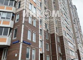 Продам трехкомнатную квартиру, 71.6 м2, Москва, проспект Защитников Москвы, 1, проспект Защитников Москвы