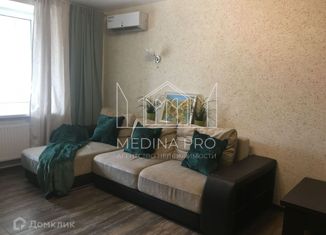 Сдам 1-ком. квартиру, 70 м2, Казань, улица Павлюхина, 99Б, ЖК Сокольники