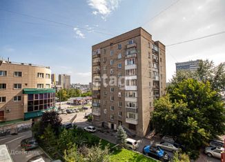 Продается 2-ком. квартира, 42.5 м2, Новосибирск, улица Кошурникова, 13, метро Берёзовая роща