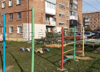 Продам трехкомнатную квартиру, 98.2 м2, поселок городского типа Емельяново, улица СПТУ-81, 2А