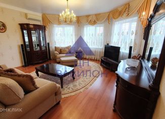 Продается трехкомнатная квартира, 120 м2, Волгодонск, улица Гагарина, 8Е