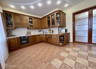 Сдается трехкомнатная квартира, 146 м2, Тюмень, улица Свердлова, 1