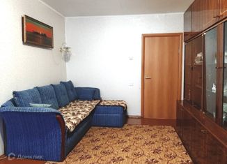 Продается 4-комнатная квартира, 74 м2, Приозерск, улица Калинина, 2