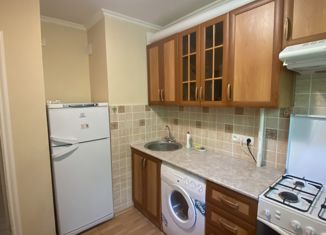 Сдам в аренду трехкомнатную квартиру, 60 м2, Санкт-Петербург, проспект Тореза, 22, метро Площадь Мужества