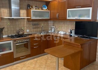 Продается 4-комнатная квартира, 160 м2, Ставрополь, улица Ленина, 63, микрорайон №3