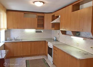 Продаю 4-ком. квартиру, 96.5 м2, поселок Стрелка, улица Победы, 14