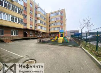 Продается 2-комнатная квартира, 72 м2, Ставрополь, улица Доваторцев, 82/1, микрорайон № 29