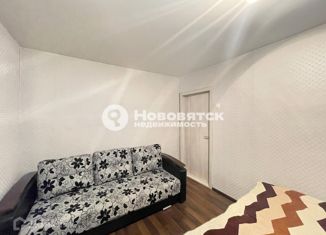 Продам 2-ком. квартиру, 46 м2, Киров, Советская улица, 74