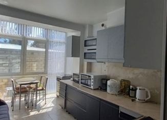 Продается 1-ком. квартира, 40 м2, Нальчик, улица Мовсисяна, 9, район Стрелка